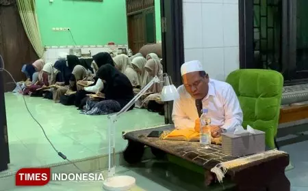 Tetap Ngaji di Tengah Kesibukan, Wabup Jombang Gus Salman Lanjutkan Tradisi Mengajar Santri saat Ramadan
