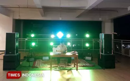 Teater Hampa UM Malang Tampilkan Monolog Penjahit Sepi Pesanan di Pasar Santai 8 Vernakular MCC