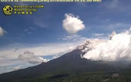 Gunung Semeru Erupsi Disertai Luncuran Awan Panas, Warga Diminta Waspada