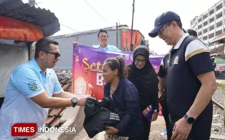 Bukan Hanya Seremonial, Sekretariat DPRD Jatim Turun Langsung Tengok Rumah Tak Layak Huni di Sekitar Kantor