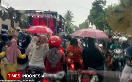 Berbagi Takjil On The Road Kendaraan Sound Horeg, Pengguna Jalan Keluhkan Kemacetan