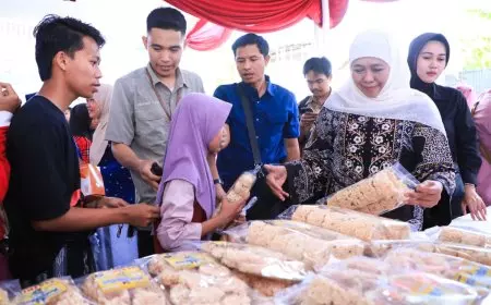 Masyarakat Pamekasan Serbu Pasar Murah Pemprov Jatim di Taman Parembhegen