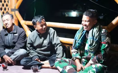 Pererat Kemanunggalan, Satgas TMMD 127 Kodim 0808 Blitar Ikut Ronda Malam Bersama Warga