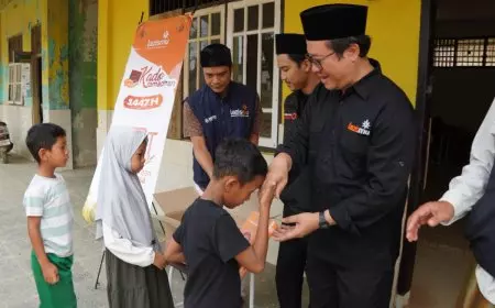 Semangat Tadarus Pascabanjir, Siswa SD di Aceh Tamiang Terima 64 Mushaf Al-Quran Baru