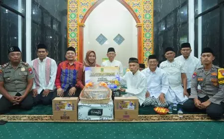 Wali Kota Mojokerto Serahkan Dana Hibah dan Salurkan Zakat Mal