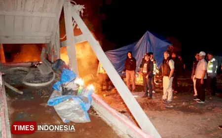 Kapolres Sawahlunto Pimpin Operasi Dini Hari, Tambang Emas Ilegal di Sungai Ombilin Dibakar