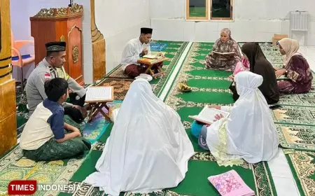 Bhabinkamtibmas Polsek Rindi Sumba Timur Giat Tadarus Al-Qur'an di Bulan Ramadan
