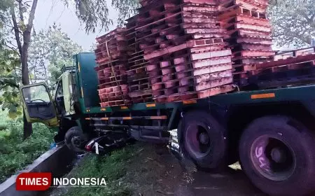 Kecelakaan Trailer dan Dua Motor di Jalur Karang Jahe Rembang, Dua Sopir Luka Berat