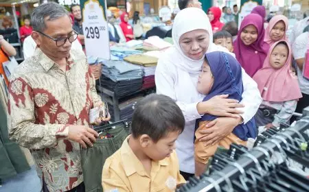 Gubernur Khofifah Ajak 95 Murid Berkebutuhan Khusus di Madiun Belanja Kebutuhan Lebaran