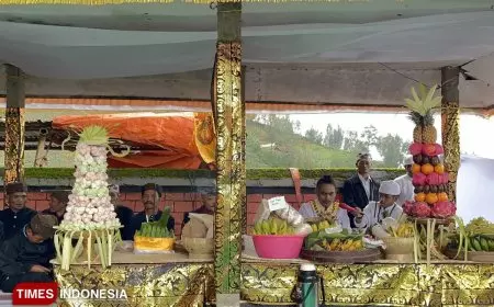 KSMN UNISMA Turut Menjaga Kesucian Pura di Tengah Kabut Tengger