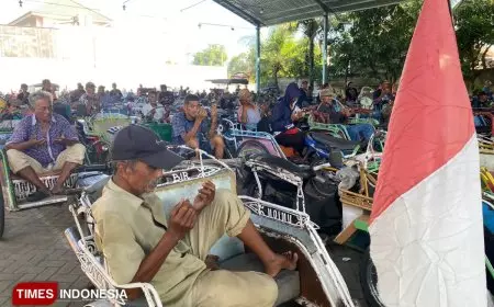 Ribuan Tukang Becak Antre Sedekah dari Keluarga Bupati Jombang, Antrean Capai 1 Kilometer