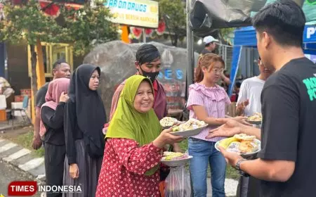 Di Balik 99 Ribu Porsi Buka Puasa Unesa, Ada Kerja Keras Relawan dan Geliat UMKM