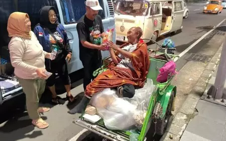 Ngalap Berkah Ramadan, Komunitas VW Jatim Bagikan 770 Nasi Bungkus dan Sembako