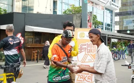 Gowes Sambil Berbagi: Komunitas Pesepeda dan Lazismu Bagikan Takjil kepada Ojol