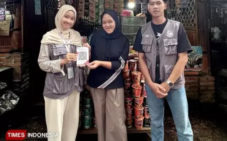 Mahasiswa KSM-T UNISMA Realisasikan QRIS untuk UMKM