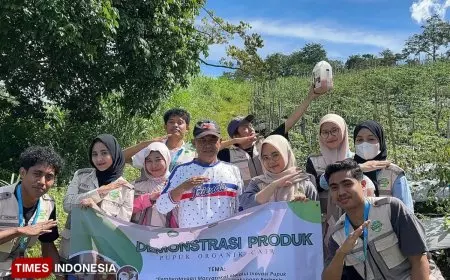 Tak Sekadar Kuliah Lapangan, Mahasiswa KSM-T UNISMA Ajak Warga Desa Kemiri Praktik Pupuk Organik Cair