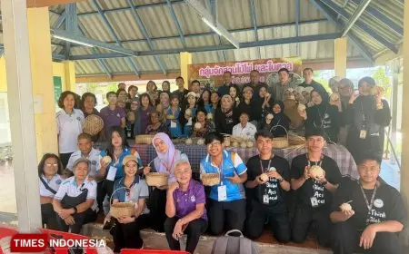 Kunjungan Mahasiswa KSM-T Internasional UNISMA dalam Pengembangan Kerajinan Anyaman Daun Palm