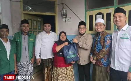 Sambut Idulfitri, Lazisnu Banyuwangi Bagikan Ratusan Parsel Sembako untuk Dhuafa