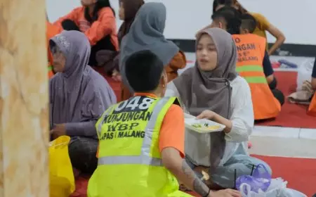 Buka Puasa Penuh Haru di Balik Jeruji, Warga Binaan Lapas Malang Lepas Rindu dengan Keluarga