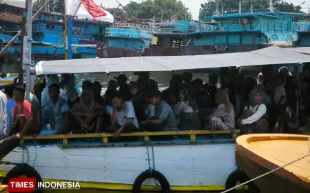 Ribuan Warga Gili Ketapang Padati Kota Probolinggo, Gelar Tradisi Toron Petolekoran