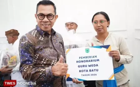 Bingkisan Nyepi Dibagikan, Wali Kota Batu Gaungkan Kesetaraan Tanpa Sekat