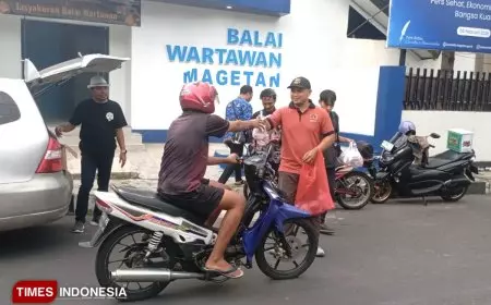 Lewat Aksi Bagi Takjil, PWI Magetan Tegaskan Peran Pers Sebagai Corong Masyarakat