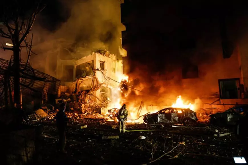 Iran Membalas Serangan Dua Gelombang Sekaligus Terhadap  14 Sasaran Fasilitas Militer AS