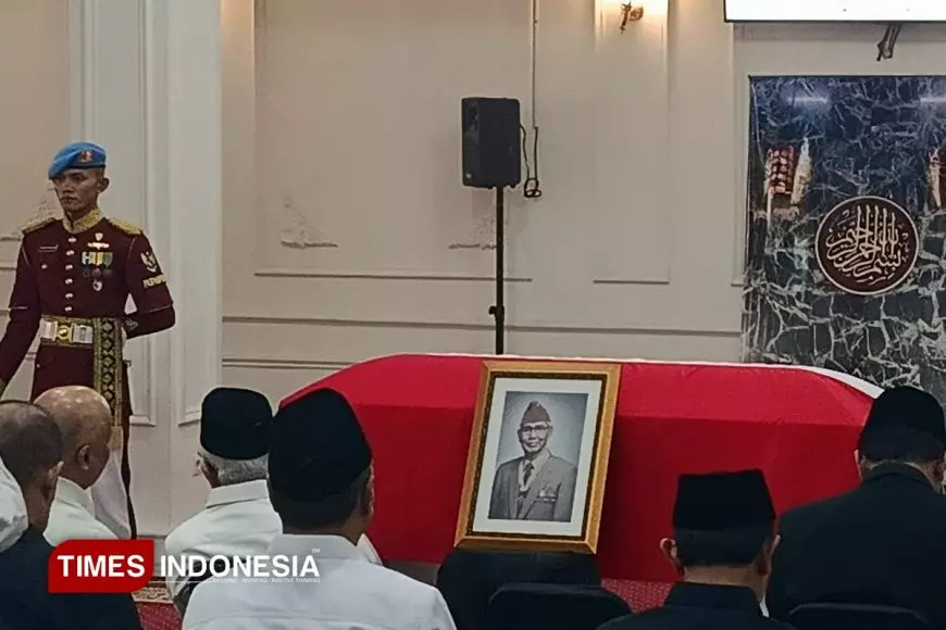 Jenazah Wapres ke-6 Try Sutrisno akan Dimakamkan di TMP Kalibata Siang ini