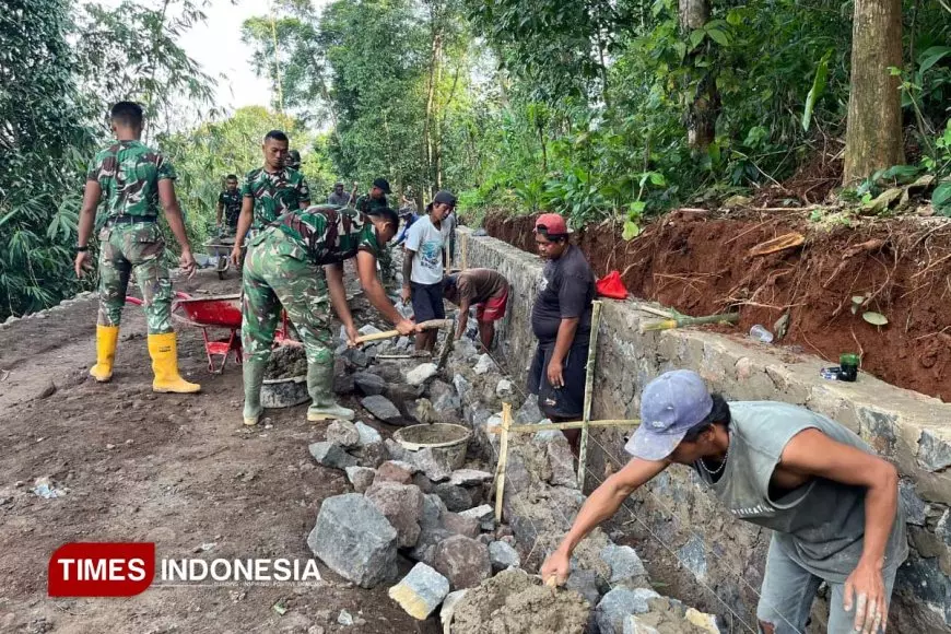 Puasa Tak Surutkan Semangat, Satgas TMMD Majalengka Kebut Irigasi