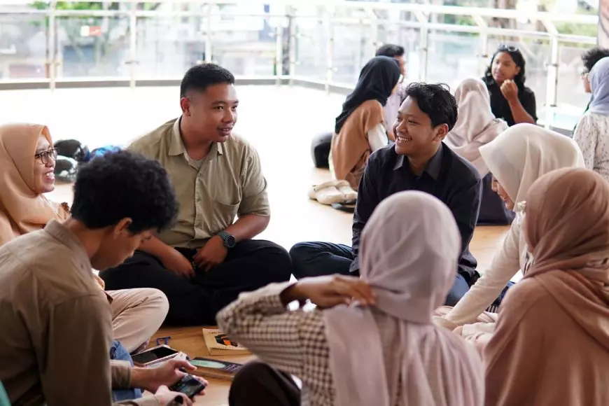 Ngabuburit Sambil Diskusi Buku, Malang Book Party Jadi Ruang Literasi Anak Muda