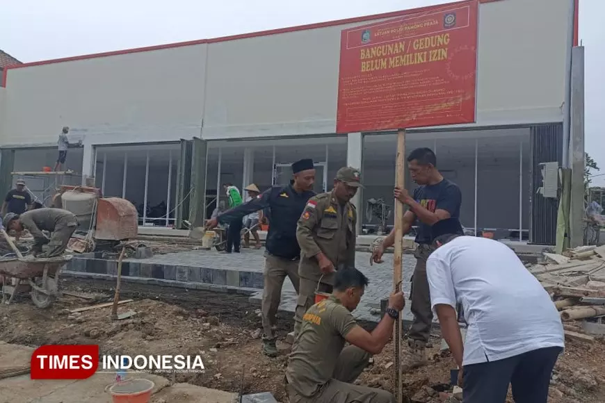 Satpol PP Banyuwangi Sidak Bangunan Toko Tanpa Izin di Kabat, Beri Peringatan Bertahap
