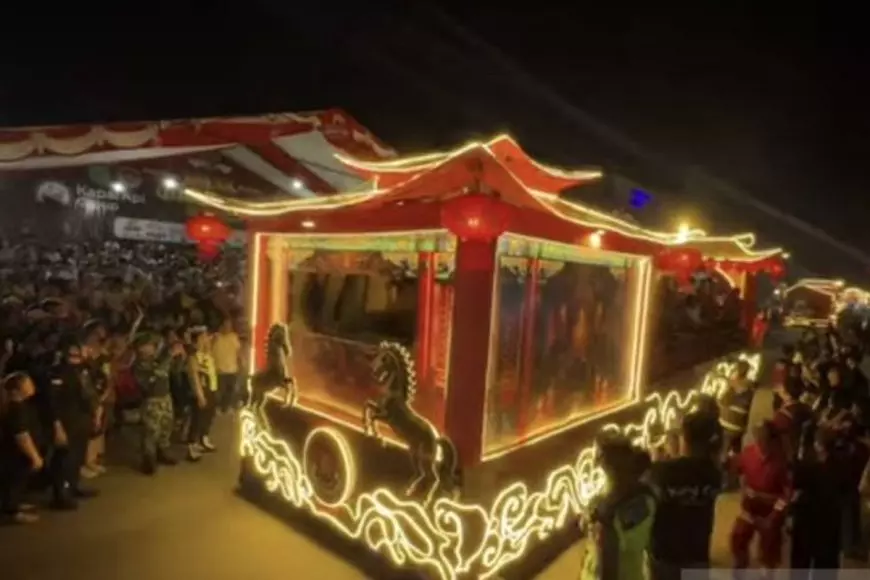 Ribuan Warga Padati Pawai Lampion Imlek 2577 Singkawang