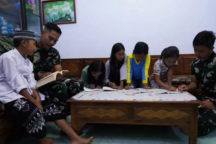 Satgas TMMD 127 Kodim 0808 Blitar Bangun Semangat Belajar Anak Dusun Barurejo