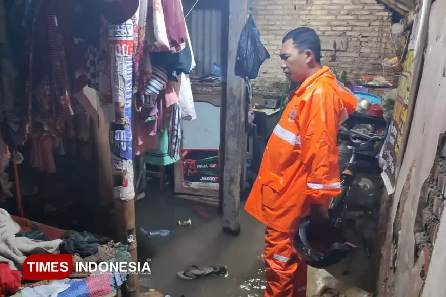 Tiang Listrik Roboh, Banjir dan Pohon Tumbang di Bondowoso Akibat Cuaca Ekstrem
