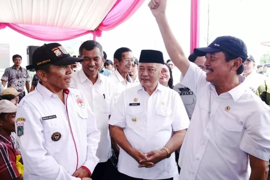 Menteri KKP Soroti Air Bersih dan Sedimentasi saat Tinjau Kampung Nelayan Merah Putih di Pujiharjo Malang