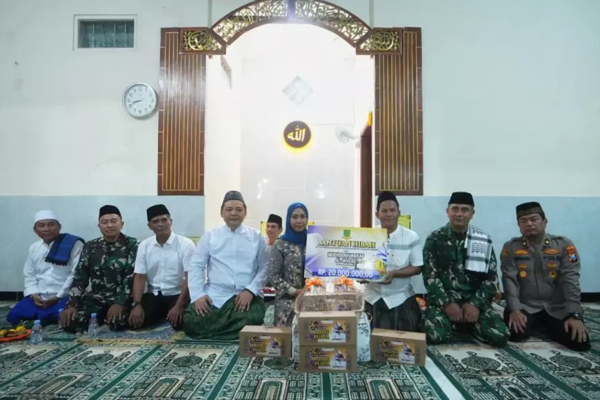 Safari Ramadan di Surodinawan, Wali Kota Mojokerto Serahkan Hibah Rp20 Juta