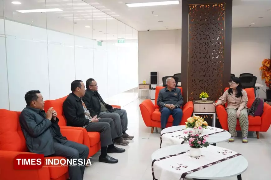 Wamen Diktisaintek Tinjau Pelaksanaan Seleksi Cakepsek dan Cawakepsek SMA Unggul Garuda di UNJ