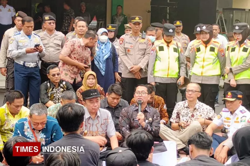 Bupati Bondowoso Sebut Tuntutan Massa Aksi Sejalan dengan Keinginan Pemerintah
