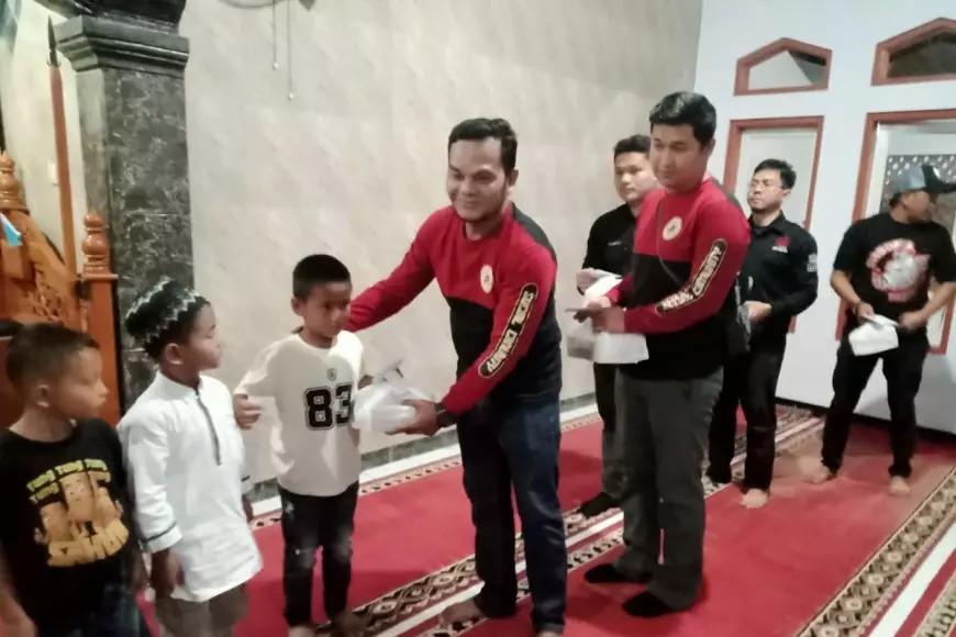 Gandeng Salon Masjid, Komunitas Bagong Mogok Cianjur Santuni Yatim dan Dhuafa