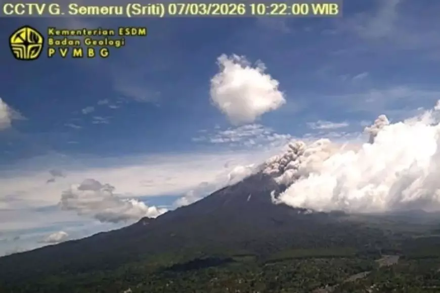Gunung Semeru Erupsi Disertai Luncuran Awan Panas, Warga Diminta Waspada