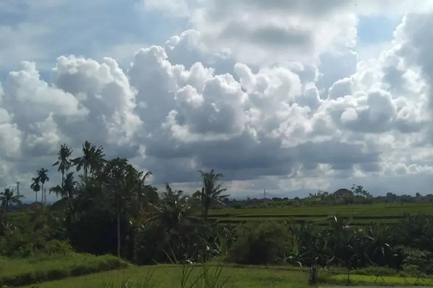 BMKG: Sebagian Besar Wilayah Indonesia Diprediksi Berawan Hari Minggu Ini
