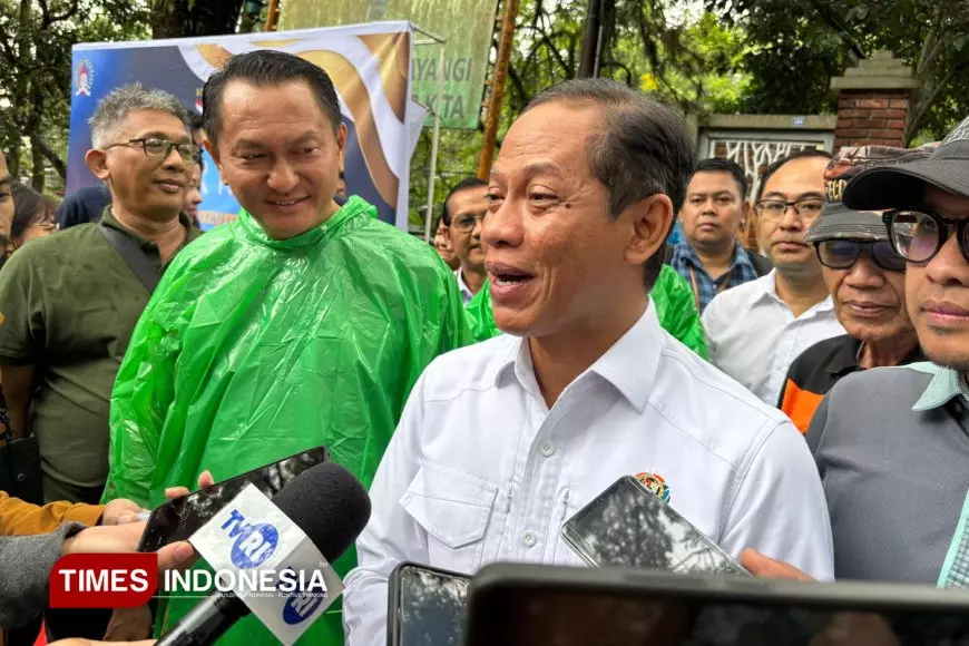 Pulihkan Sungai, Gemabudhi Bersama Menteri LH dan Kemenag Tuang 10 Ribu Ecoenzyme