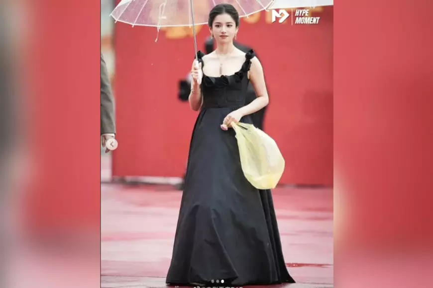 Kresek Kuning Zhang Jingyi Sempet Bikin Heboh Seharga 26 Juta, Ini Faktanya