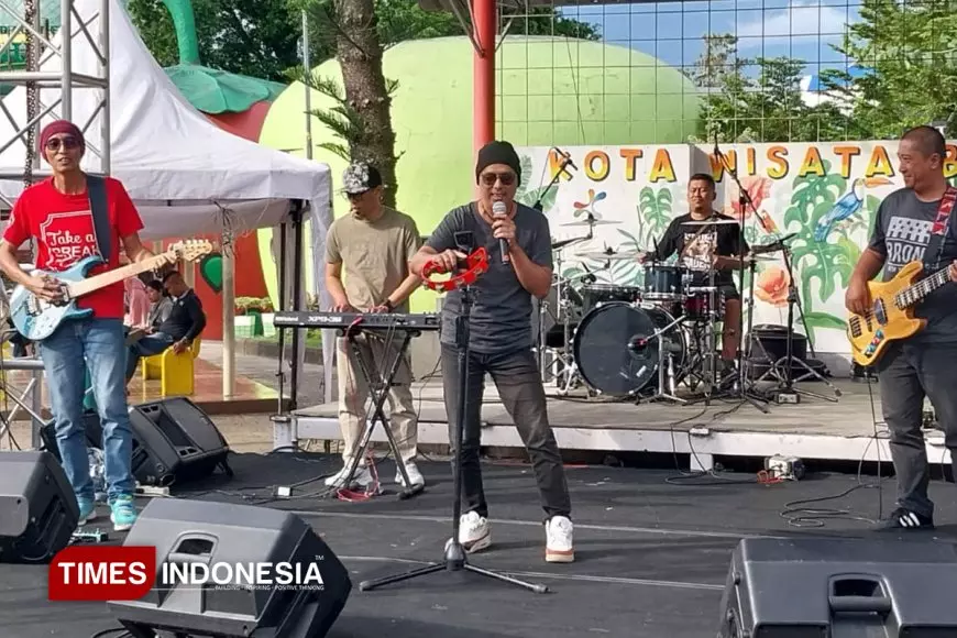 Ngabuburit Beda, Band Lokal dan Disparta Kota Batu Menghibur Sekaligus Santuni Anak Yatim