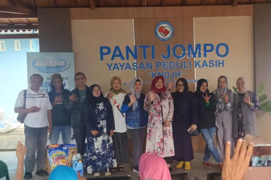 Rangkaian Ramadan Berbagi IKA Smari DPC Malang, Dibuka Santunan di Panti Jompo