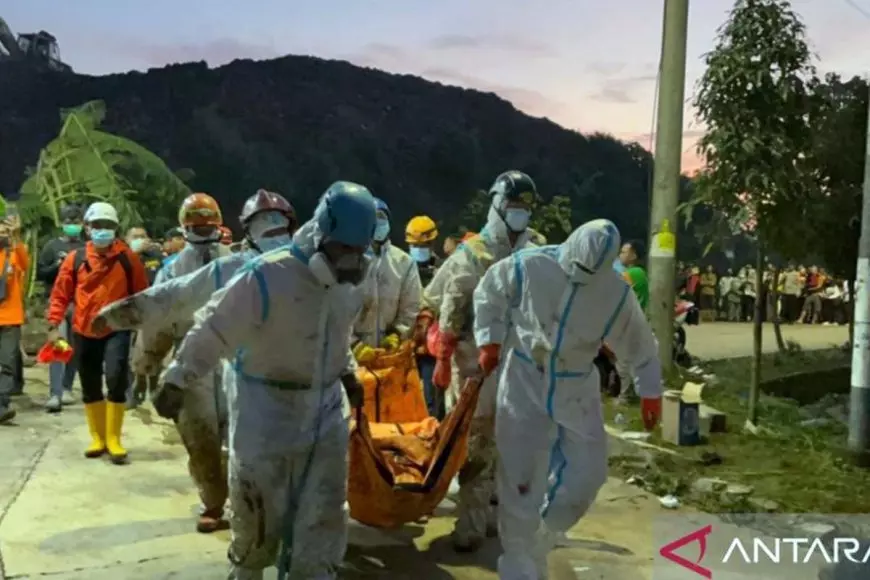 Tim SAR Temukan Dua Jenazah Tambahan Korban Longsor Sampah Bantargebang