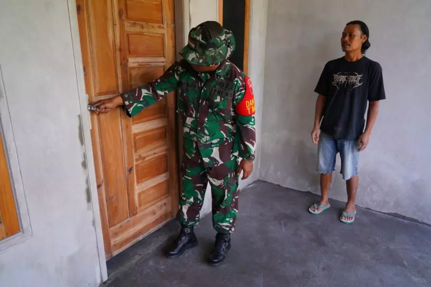 Jelang Penutupan TMMD 127, Dan SSK Kodim 0808 Blitar Cek Rumah RTLH Bu Muntiani di Desa Krisik