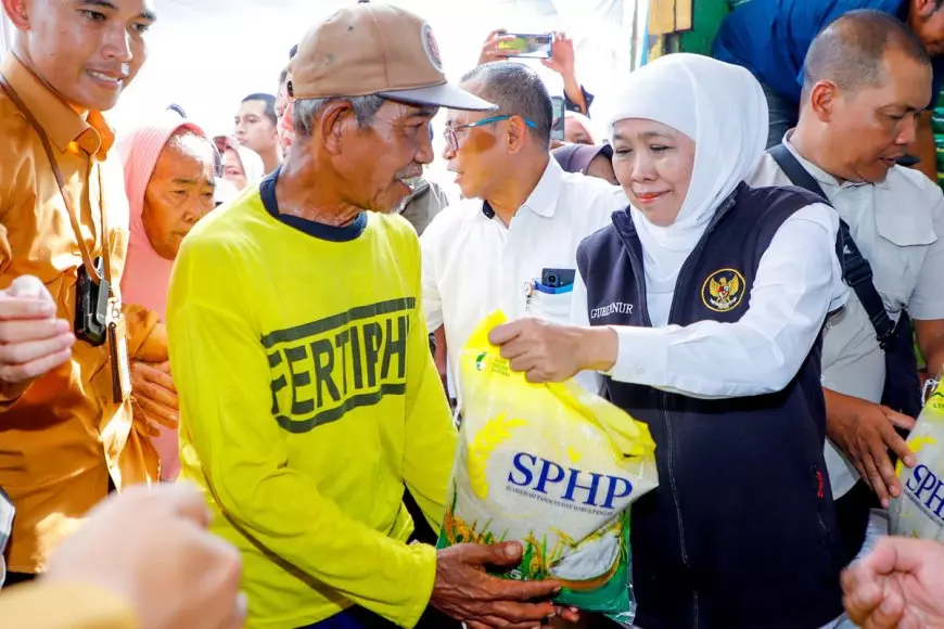 Ratusan Masyarakat Padati Pasar Murah Pemprov Jatim di GOR Bung Karno Nganjuk