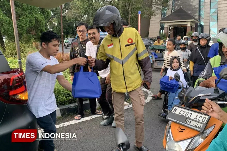 Kehangatan Ramadan, Teman Difabel Kota Malang Bagikan Buka Puasa Gratis