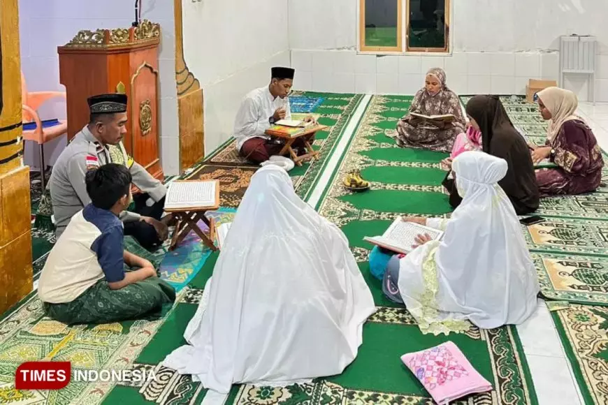 Bhabinkamtibmas Polsek Rindi Sumba Timur Giat Tadarus Al-Qur'an di Bulan Ramadan